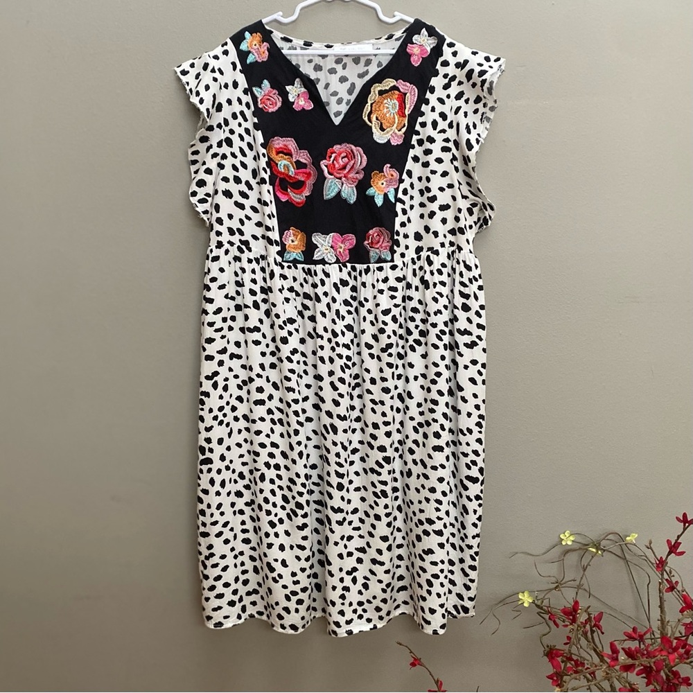 Stylish Women’s Kirundo Mini Dress with Floral Embroidery
